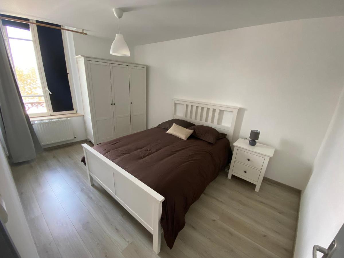 Joli Appartement Avec Parking Gratuit Sur Place Givet Exterior photo