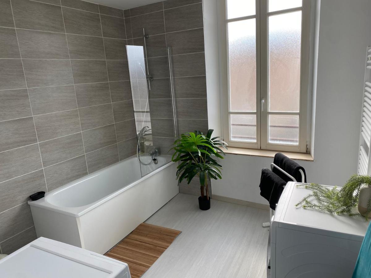 Joli Appartement Avec Parking Gratuit Sur Place Givet Exterior photo